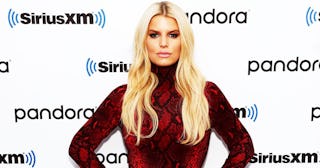 jessica simpson weight: jessica simpson posing in front of white background