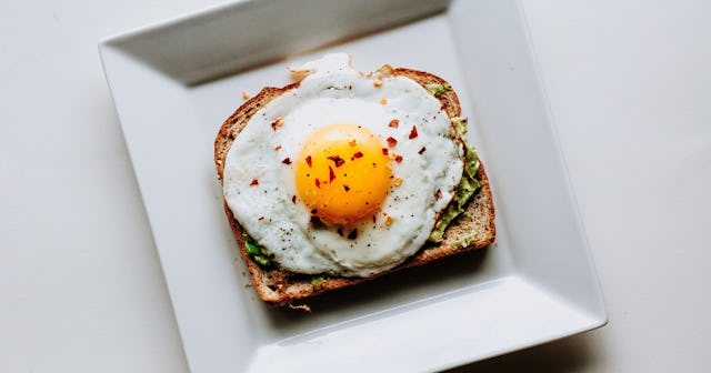 easy breakfast recipes, avocado egg toast