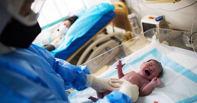 What Pregnant And Postpartum Moms Need To Know About Coronavirus, According To The Experts