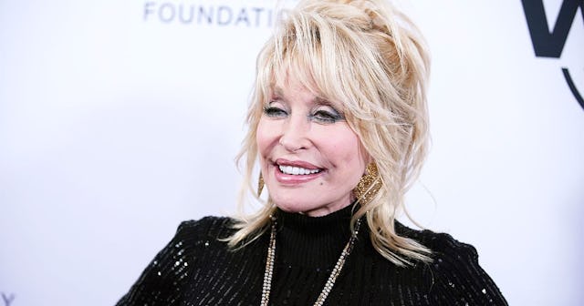 Dolly Parton Is Reading Bedtime Stories To Calm Kids During Coronavirus Quarantine