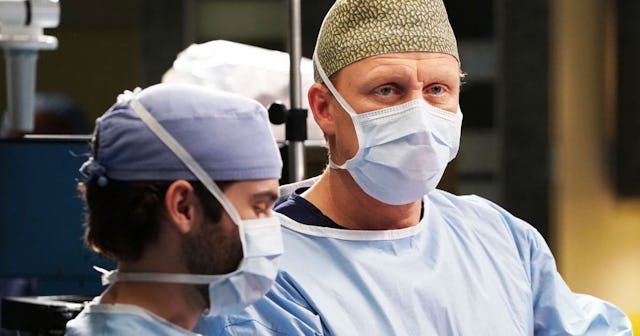 Doctors wearing face masks on Grey's Anatomy