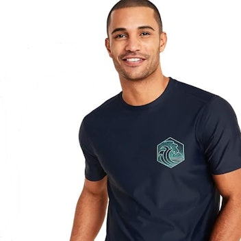 https://imgix.bustle.com/scary-mommy/2020/05/Best-Rash-Guards-For-Men-OldNavy.jpg?w=352&fit=crop&crop=faces&auto=format%2Ccompress