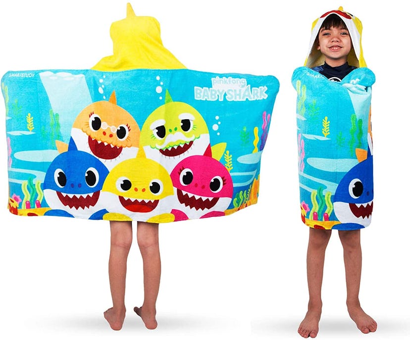 Franco Kids Baby Shark Hooded Beach Towel