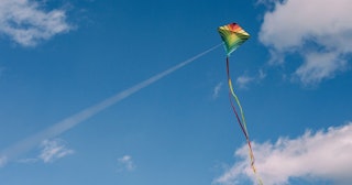 how to make a kite, Kite flying in the sky