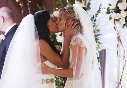 Santana (Naya Rivera, R) and Brittany (Heather Morris, L) tie the knot in the "Wedding" episode of G...