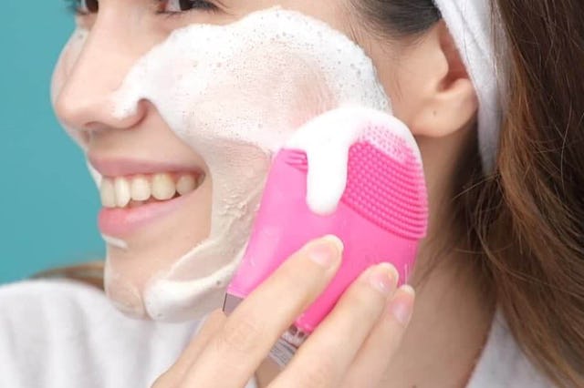 cleanser brush