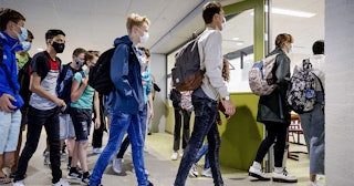 I Live In The Netherlands, We Have No Choice When It Comes To In-Person Schooling: Students wear pro...