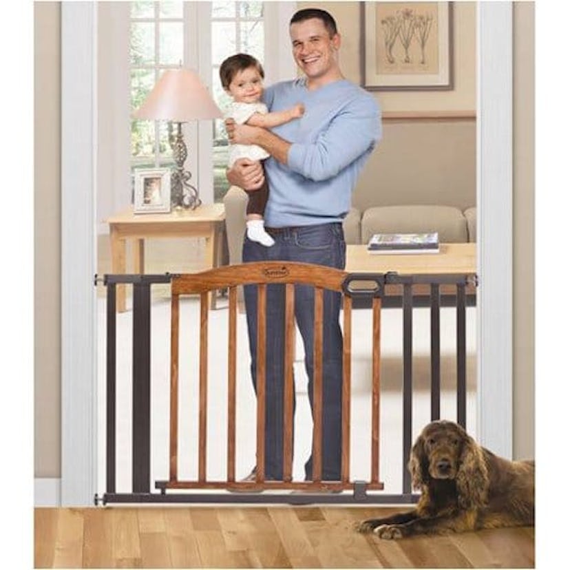 Summer Infant Decorative Wood & Metal 5 Foot Pressure Mounted Gate