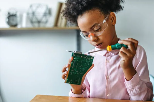 When You Should Teach Your Kids To Use Tools