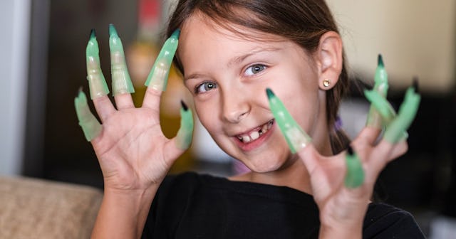 Child on Halloween with witch fingers — Halloween nail art ideas for kids.