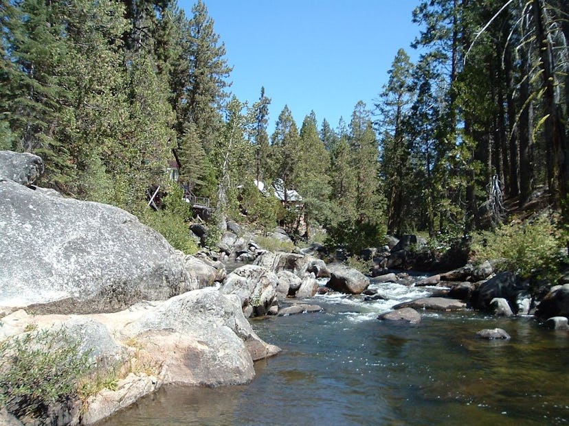 Dodge Ridge Riverfront Estate (Strawberry, California)