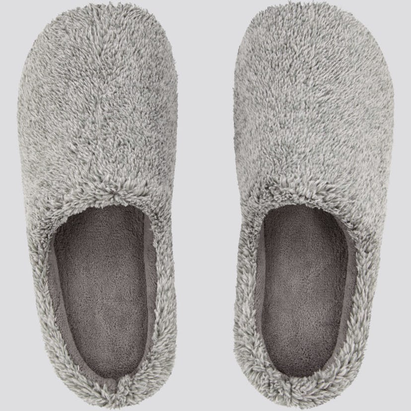 Uniqlo Fluffy Yarn Fleece Slippers