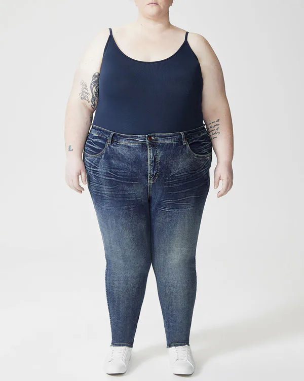Universal Standard Is Giving Away Gorgeous Basics In Time For The Holidays