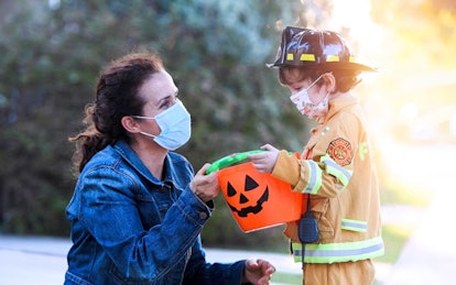 Two 'Medical Moms' Weigh In On Why Halloween Doesn't Have To Be Canceled This Year