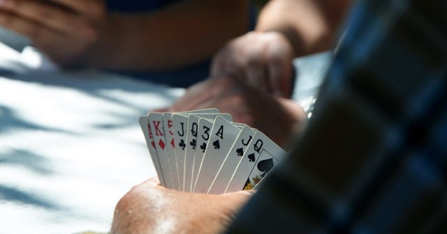how to play war