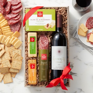Hickory Farms Wine & Snack Gift Set