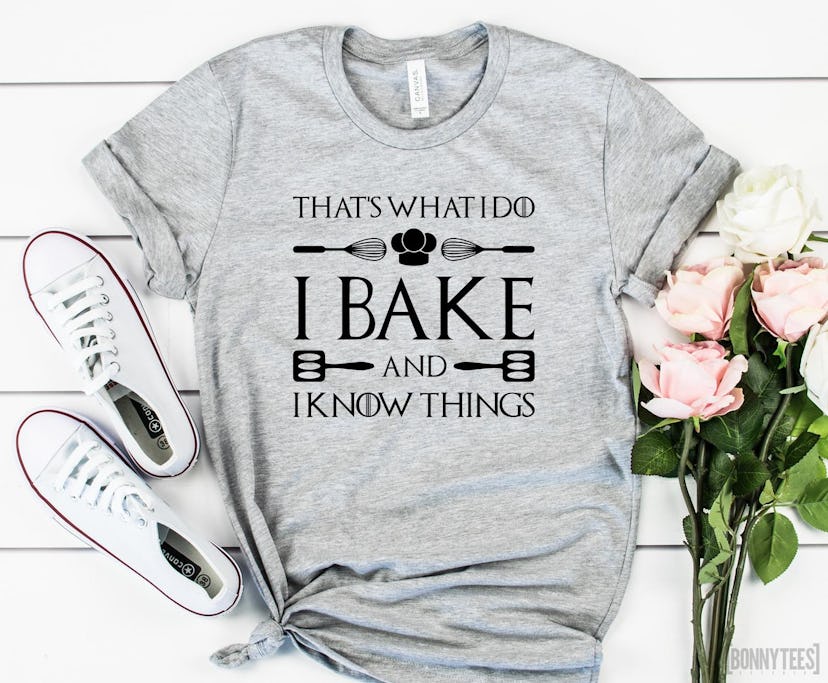 That's What I Do I Bake And I Know Things Shirt