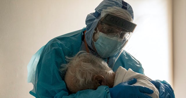 houston icu doctor embraces covid-19 patient