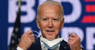 Joe Biden removes his mask before speaking