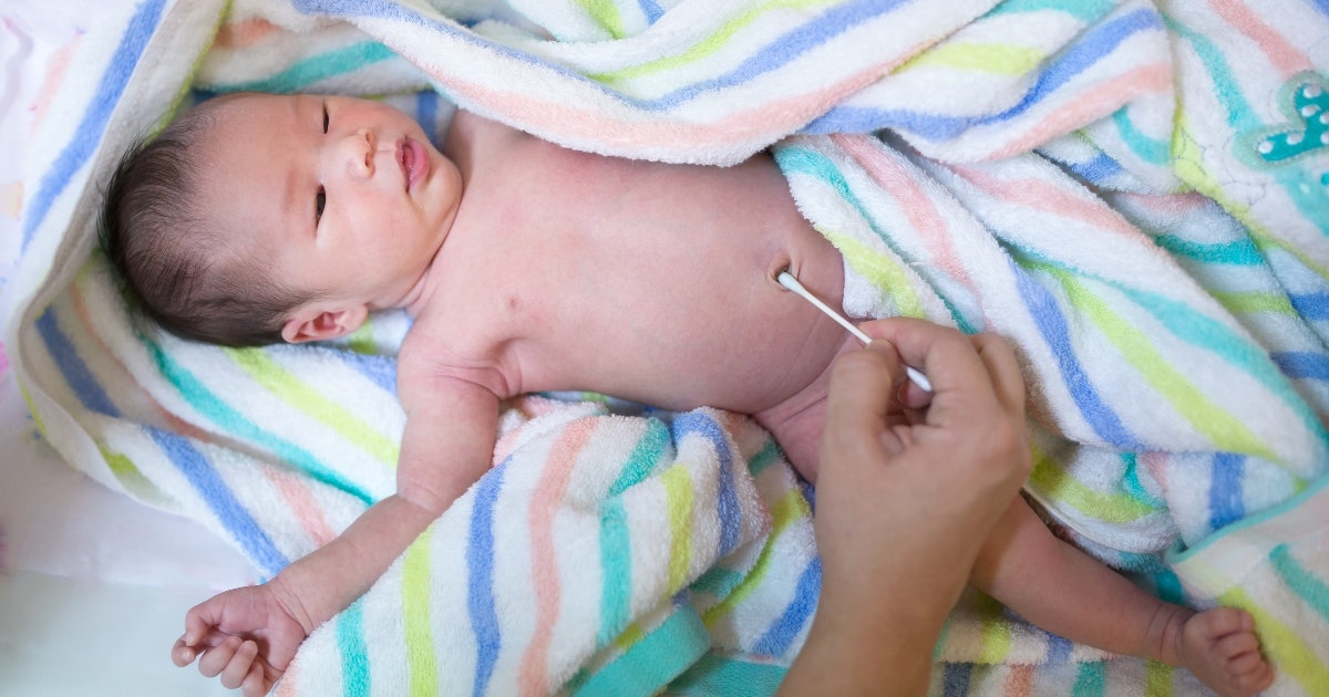 The New Parent's Guide To Caring For Your Baby's Belly Button (& Stump!)
