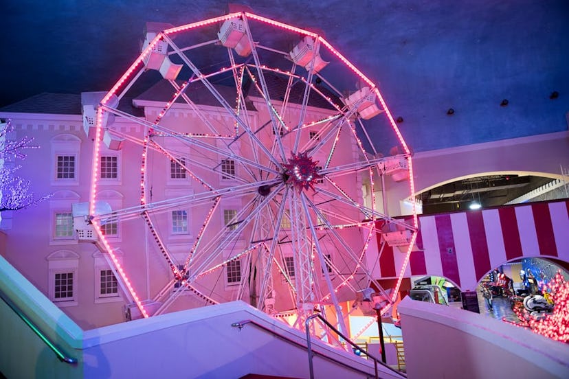 ferris wheel inside houston indoor amusement park Funplex