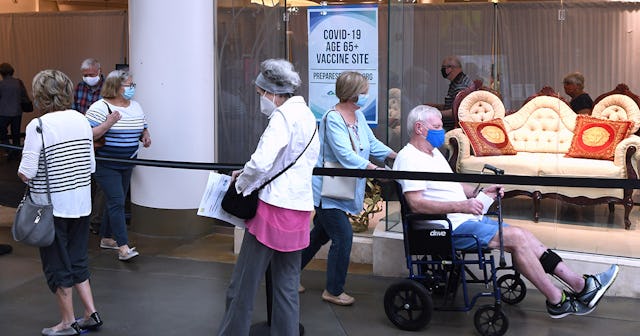florida seniors in line covid vaccine