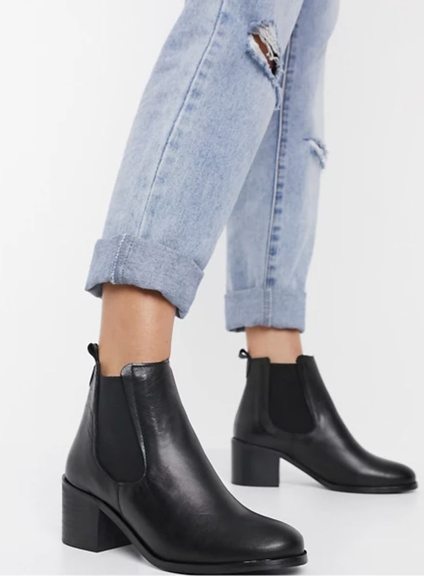 Chelsea Boots in Black Leather