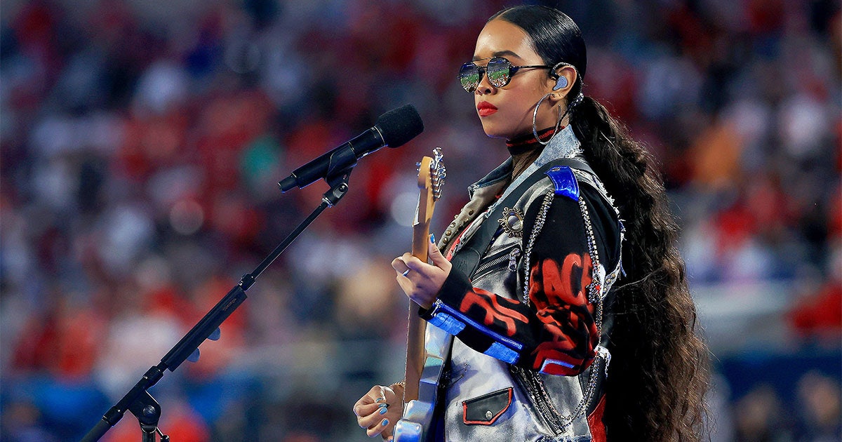 H.E.R. Absolutely Transformed 'America The Beautiful' In Her Super
