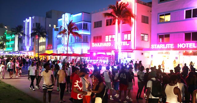 spring break miami crowds