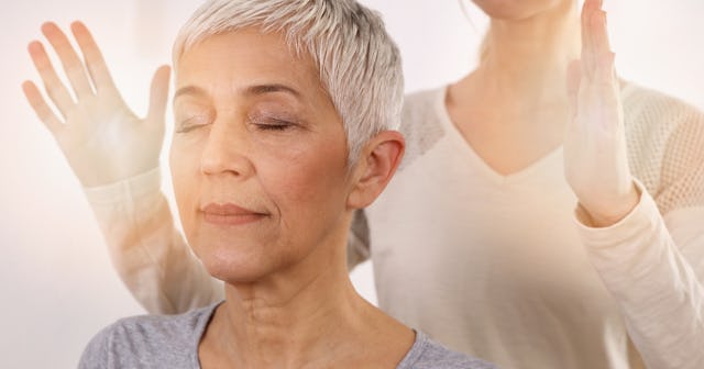 benefits of reiki, woman having reiki session
