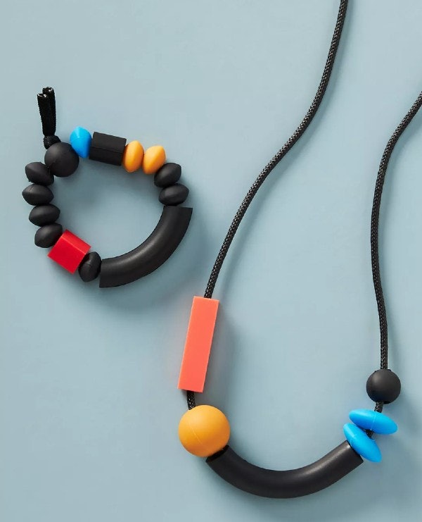 Teething necklace by Stilnati silicone beads teething necklace for mom to wear 