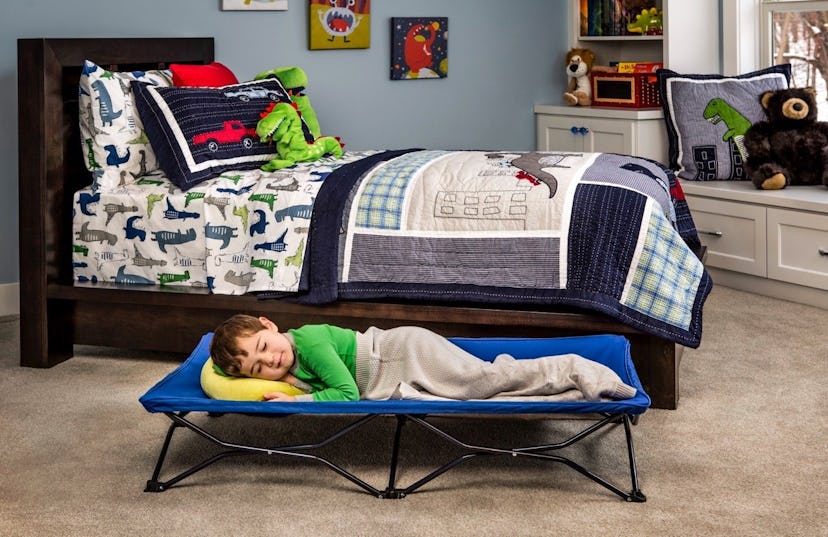 Regalo My Cot Deluxe Portable Toddler Bed