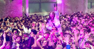 6,000 Non-Masked People Attend Cramped Rave In The UK