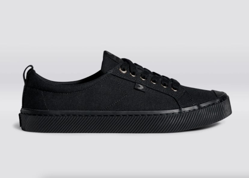 Cariuma All Black Canvas Sneaker