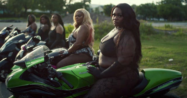 savage caramel curves