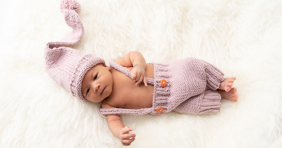 16 Ridiculously Adorable Newborn Photoshoot Outfits