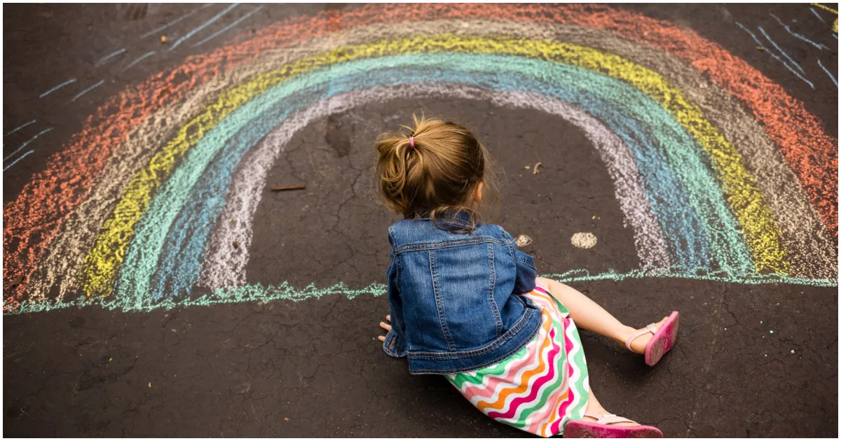 Child Using Chalk Best Kids Chalk For Outdoor (And Indoor) Artists