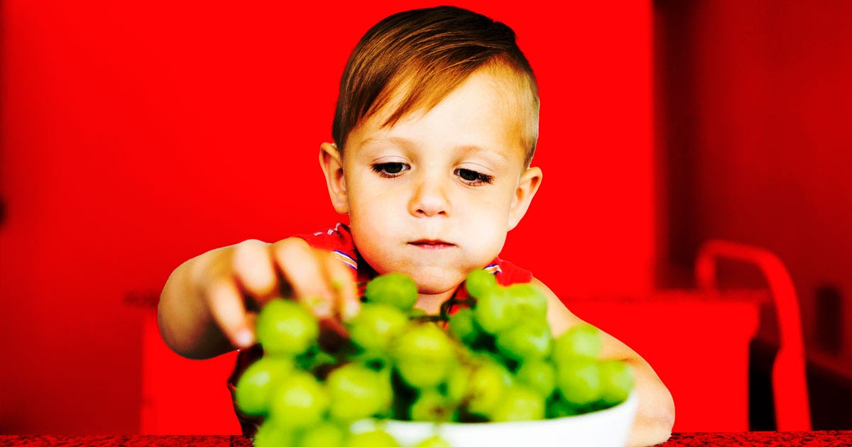 There S A Correct And Incorrect Way To Cut Grapes For Kids   Way To Cut Grapes For Kids 1 