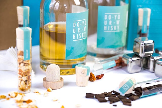 This is a picture of DO YOUR WHISKY Infusion Gift Set