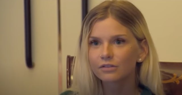 mom banned from volunteering at school because she has an onlyfans
