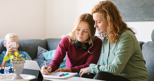 Mother and teen daughter — GPA calculator.