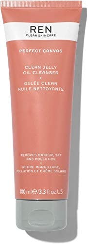 These Are The Safest (And Most Effective) Face Washes During Your Pregnancy