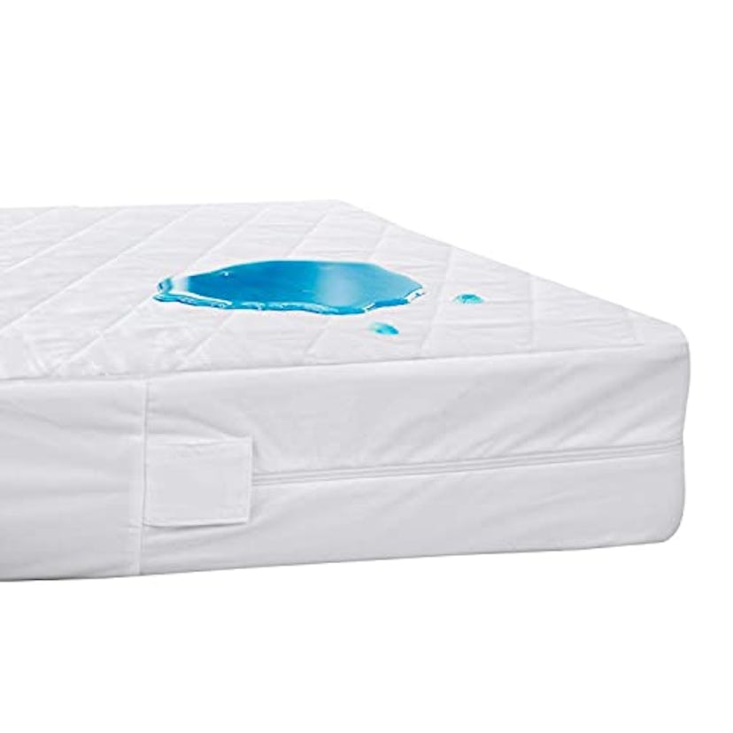 Biloban Zippered Crib Mattress Protector