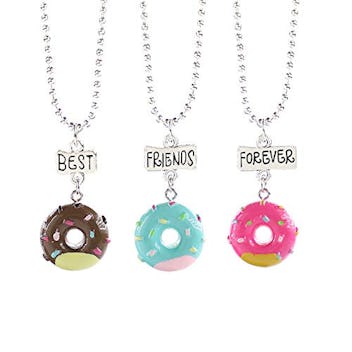 20 Best Friend Necklaces For Besties Of All Ages (Yep, Even ...
