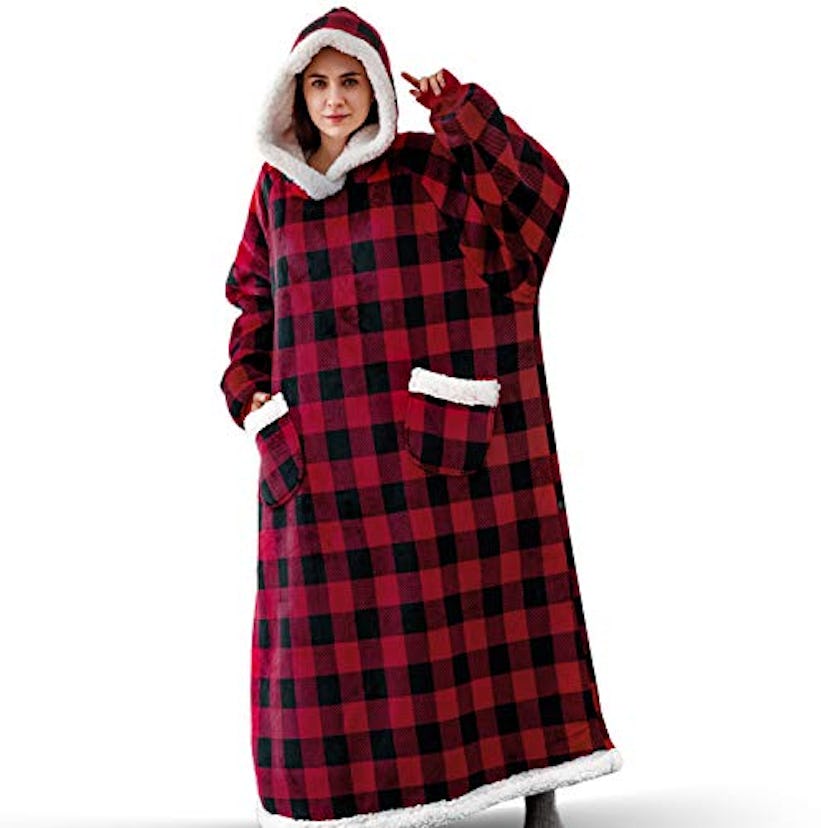 Bedsure Long Wearable Blanket in Red Plaid