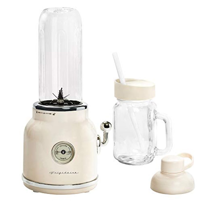 FRIGIDAIRE 300-Watt Retro Smoothie Maker