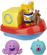 Daniel Tiger's Neighborhood Daniel's Bathtub Voyage Adventure