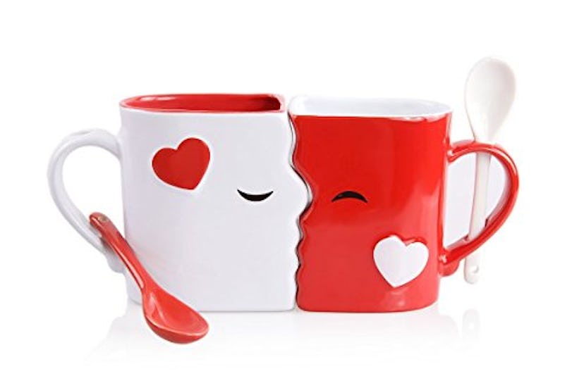 Kissing Mugs Set