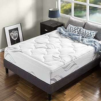 Zinus 12 Inch Plush Cloud Memory Foam Mattress Queen
