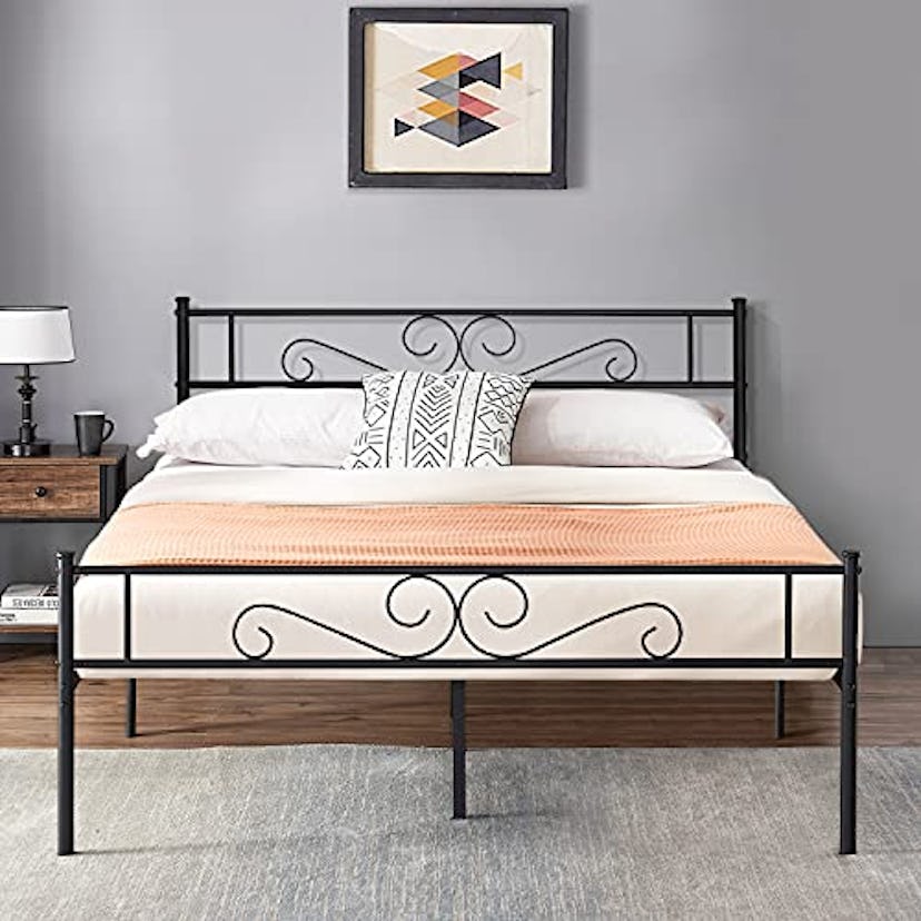 VECELO Vintage-Style Platform Bed Frame